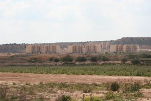 Mega-urbanización en el medio de la nada. Gea y Truyols. Campo de Murcia.